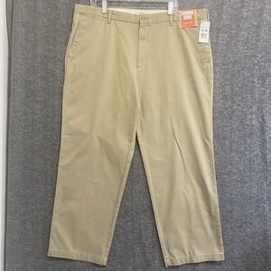 NEW Dockers Pants Men 42x30 Beige Saturday Khaki D3 Classic Straight No Wrinkles